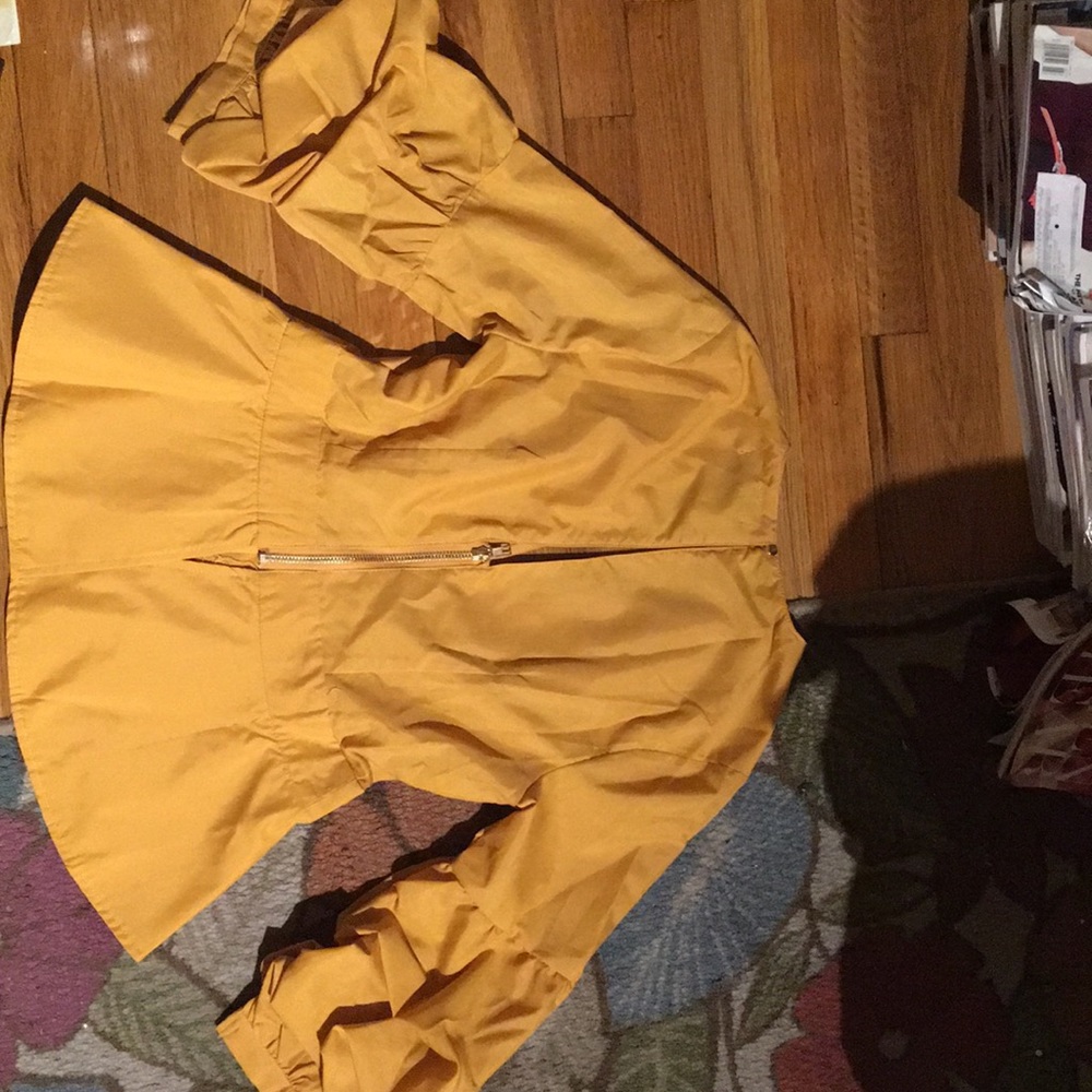 Plunging yellow ballon sleeve peplum top